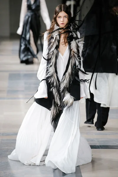 Look 8
